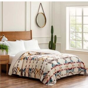 Pendleton King sized Sherpa blanket